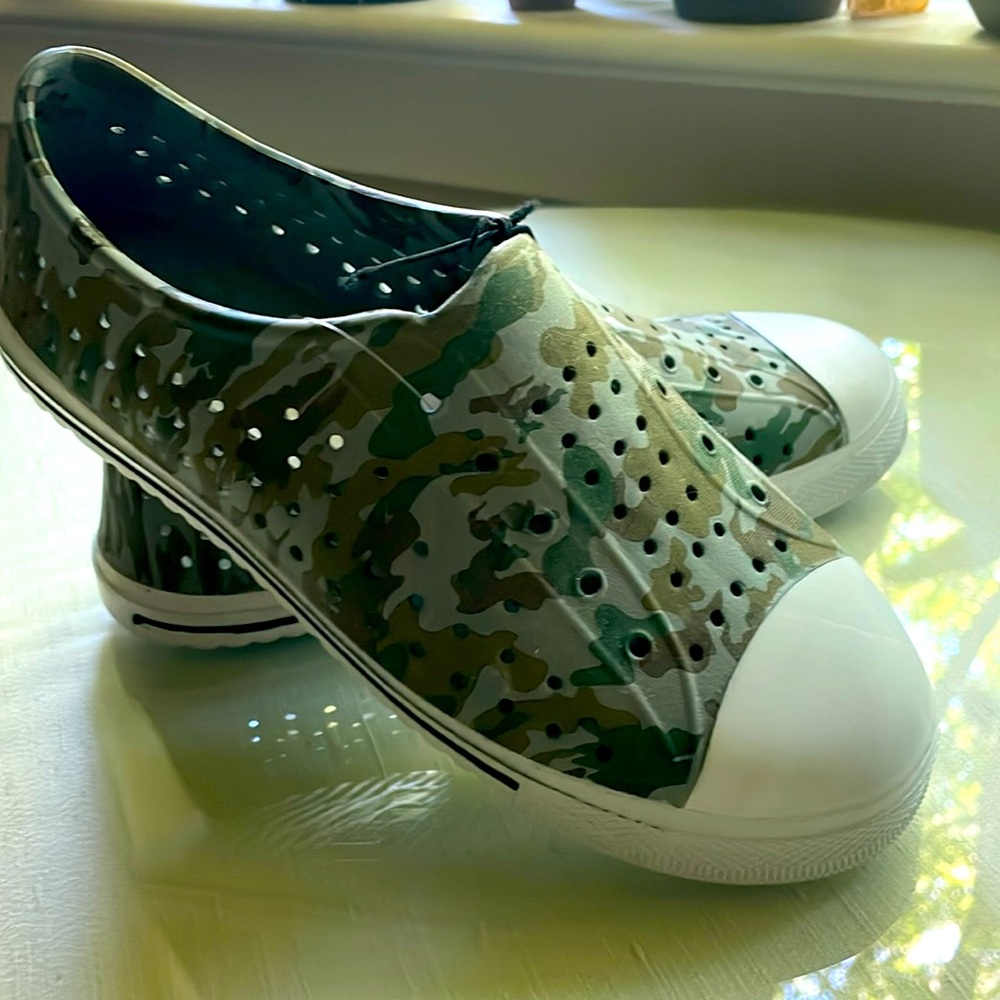 NWT Kids size 5 Crewcuts rubber camo shoe